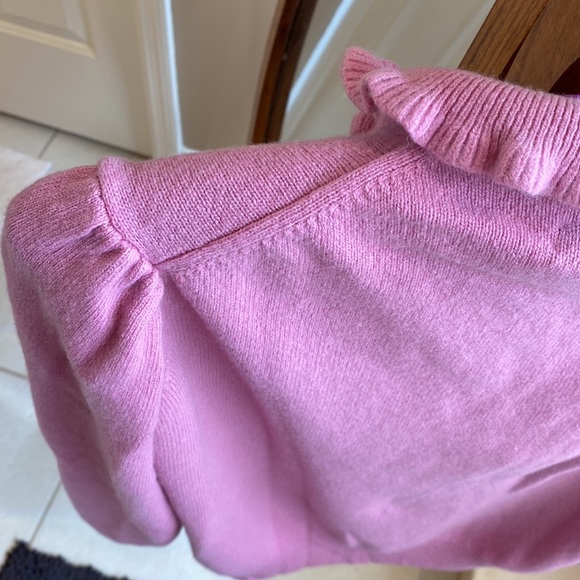 Beautiful vintage French cashmere ruffle pearl button sweater, XSP - Picture 4 of 12